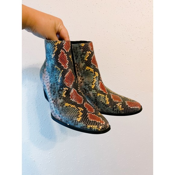 Matisse "Spade" Crocodile Printed Pointed Toe Ankle Boots Coconuts Matisse - Picture 1 of 7